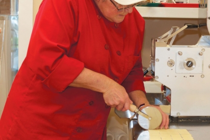 Kadlik using a pizza cutter