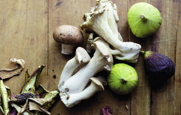 fall ingredients: mushrooms and figs